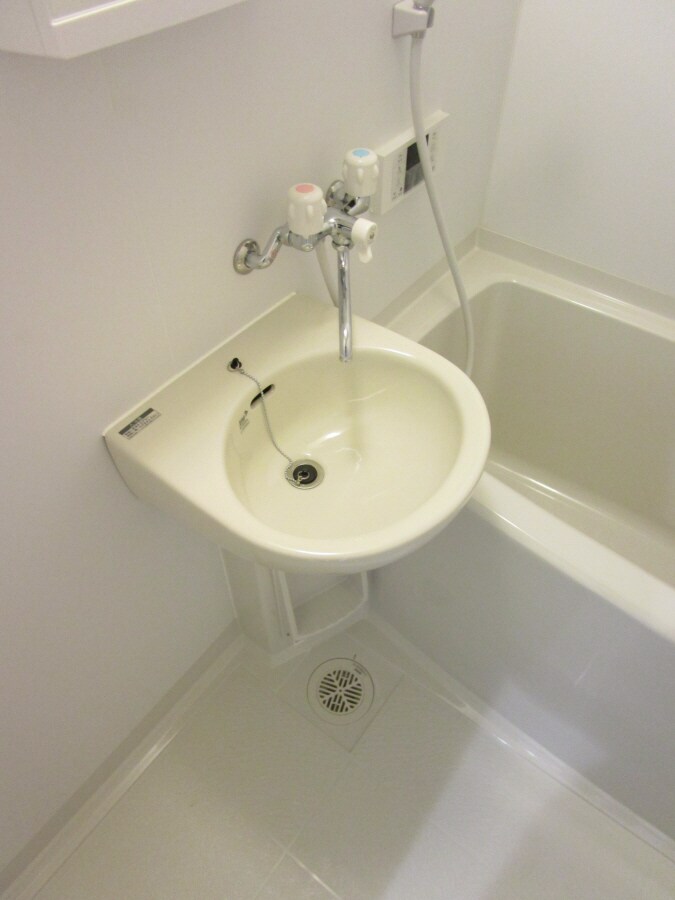 物件内観写真8　(カワイイ洗面台)