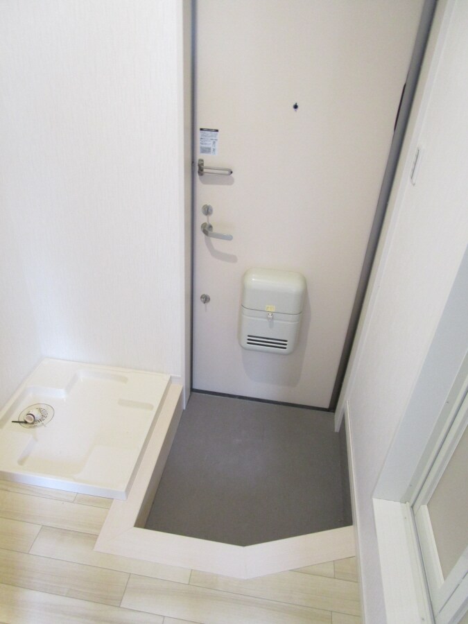 物件内観写真13　(キレイな玄関)