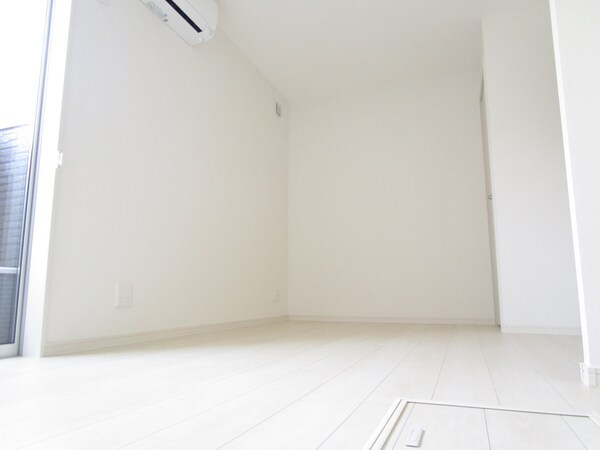 居室(キレイな洋室)