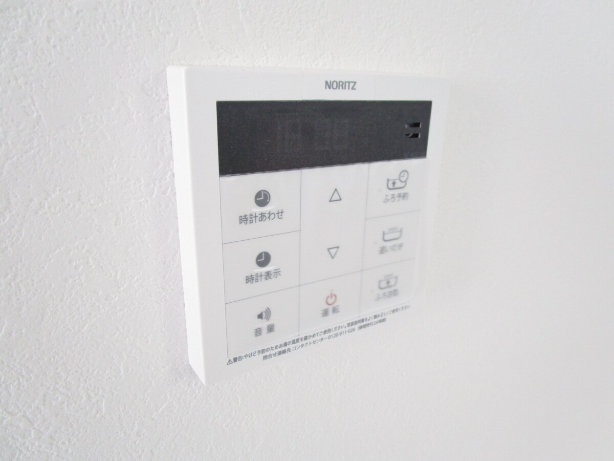 物件内観写真17　(給湯器リモコン)