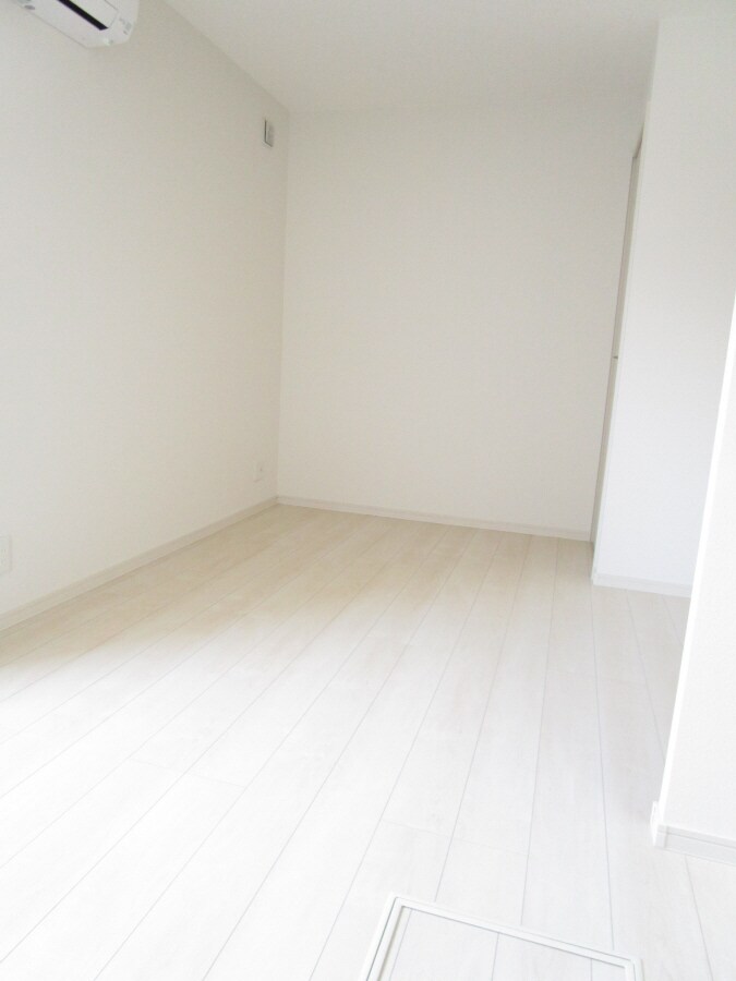 物件内観写真22　(明るいフローリング)