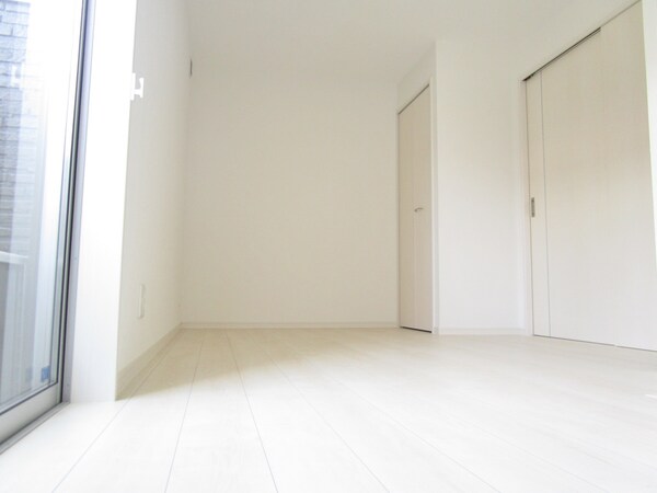 居室(キレイなフローリング)