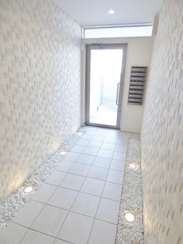 エントランス(安心のオートロック完備)