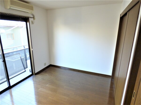 居室(キレイな洋室)