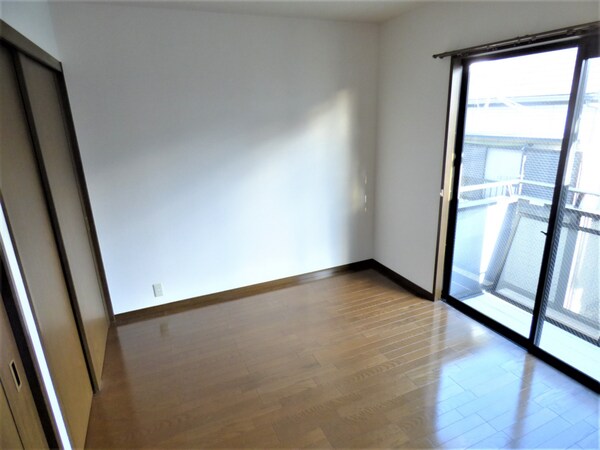 居室(キレイな洋室)