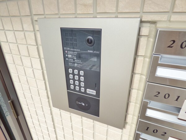 エントランス(安心のオートロック完備)