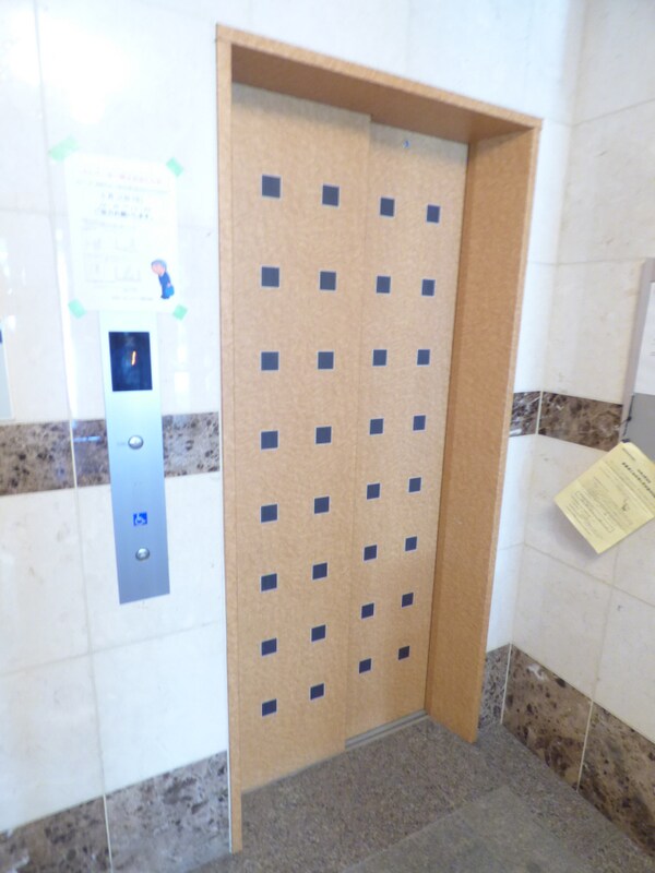 エントランス(エレベーター完備)