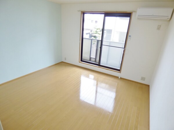 居室(キレイな洋室)