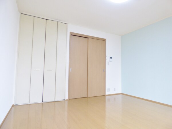 居室(キレイなフローリング)