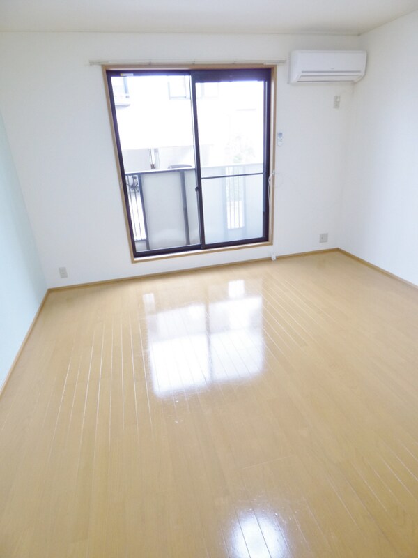 居室(キレイな洋室)