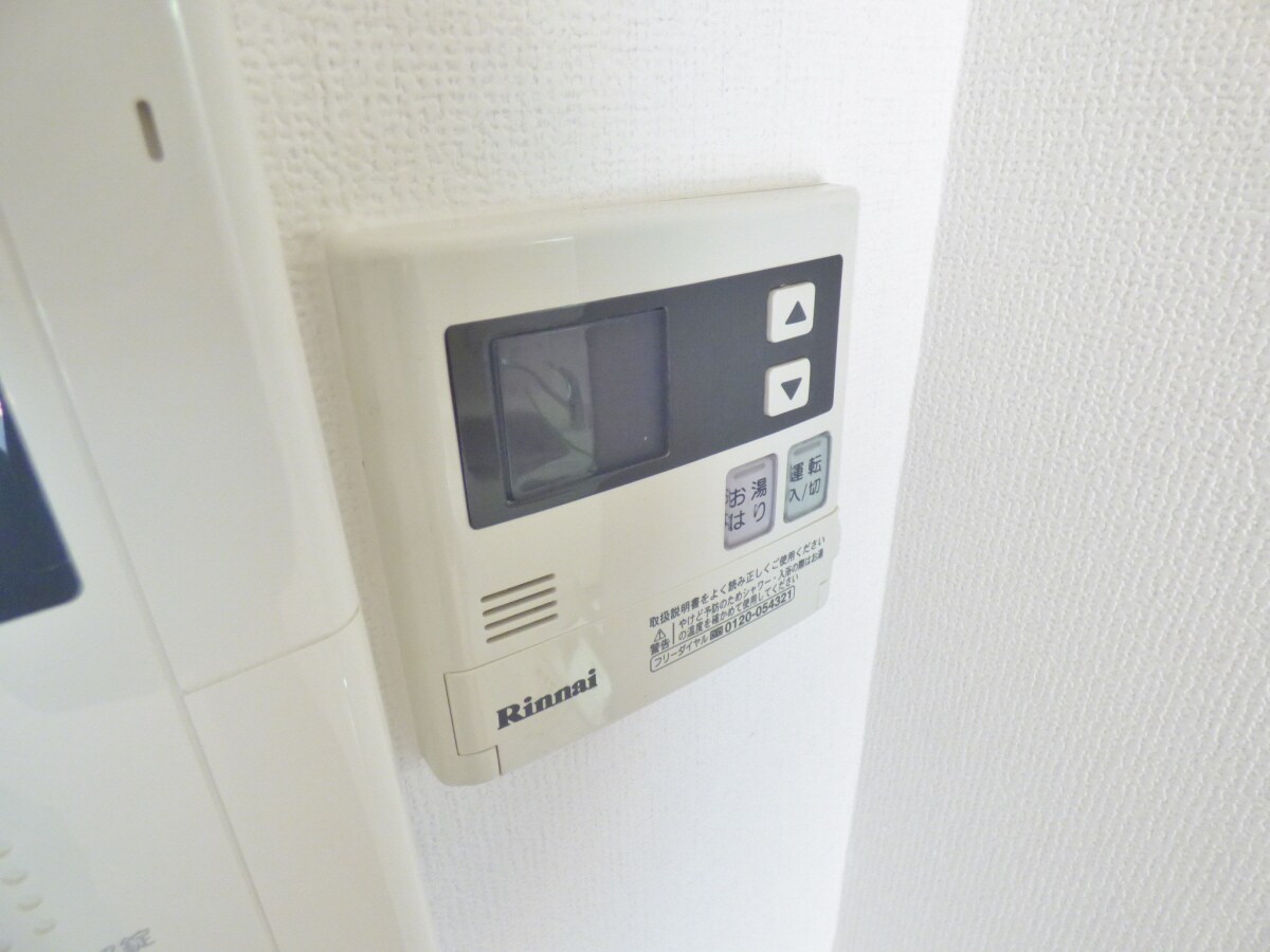 物件内観写真17　(給湯器リモコン)