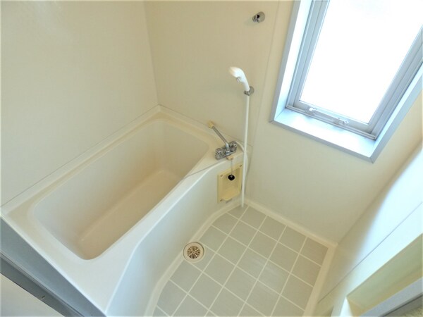 バス／シャワールーム等(窓があり換気のよい浴室)