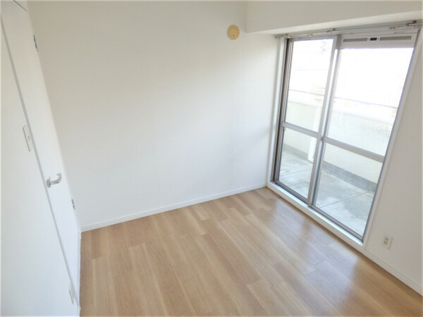 居室(キレイな洋室)