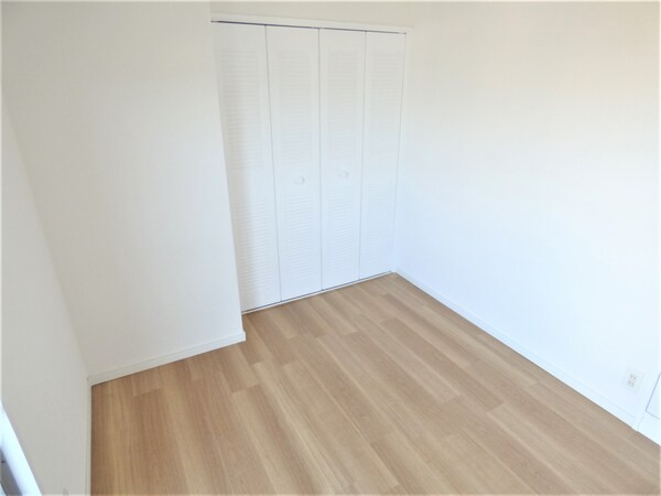 居室(キレイなフローリング)