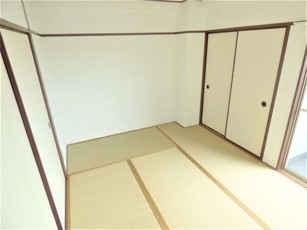 居室(キレイな和室)