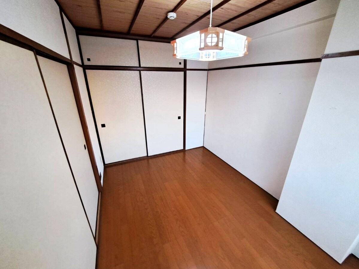 物件内観写真14　(キレイな洋室)