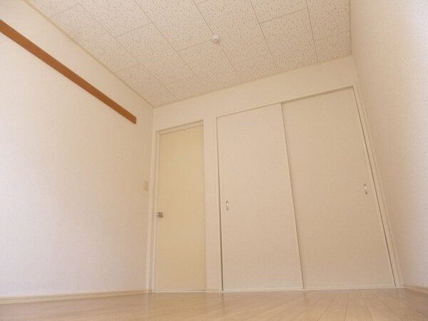 居室(キレイな洋室)