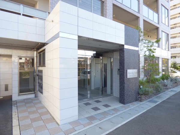 エントランス(安心のオートロック完備)