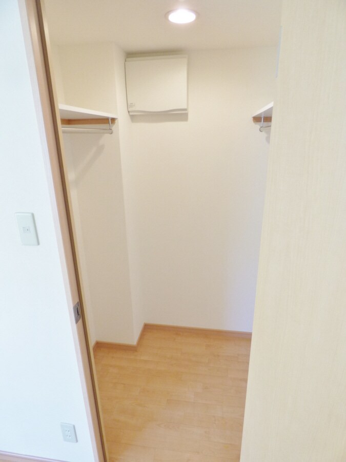 物件内観写真11　(ウォークインクローゼット)