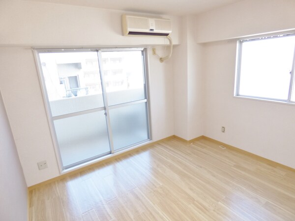 その他部屋・スペース(２面採光の明るい洋室)