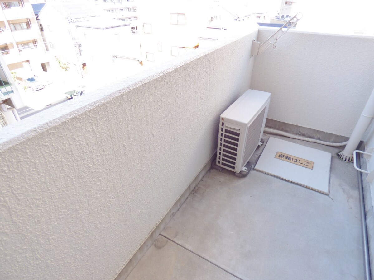 物件内観写真14　(明るいバルコニー)