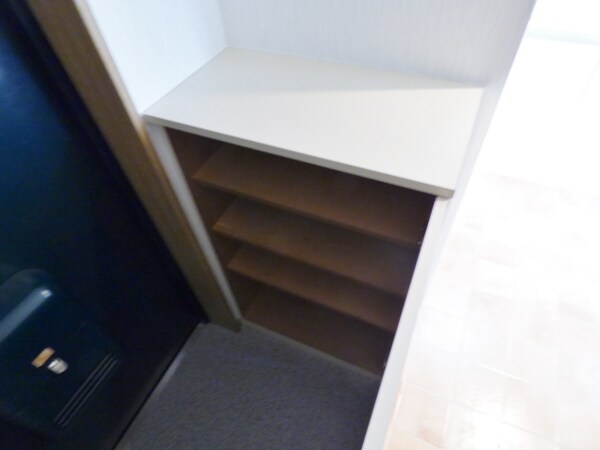 玄関(シューズボックス付)