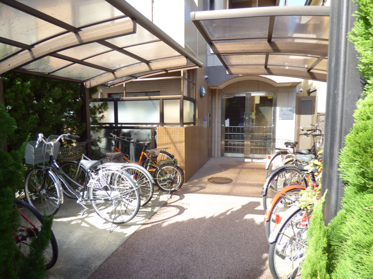 物件内観写真14　(駐輪場)