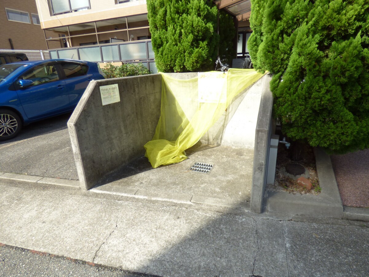 物件内観写真26　(敷地内ゴミステーション)