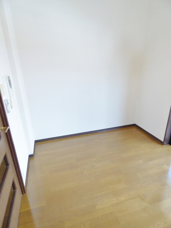 居室(キレイなフローリング)