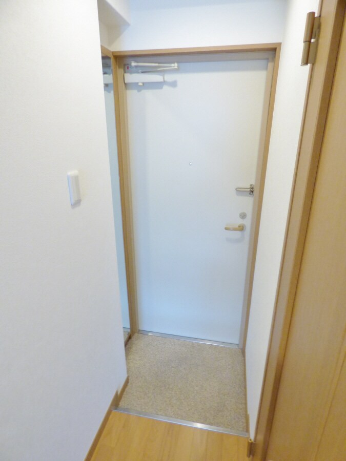 物件内観写真19　(キレイな玄関)