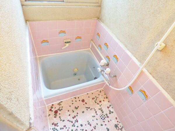 バス／シャワールーム等(シャワー付窓付浴室)