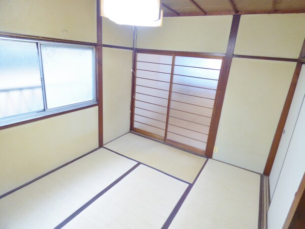 居室(明るい和室６帖)