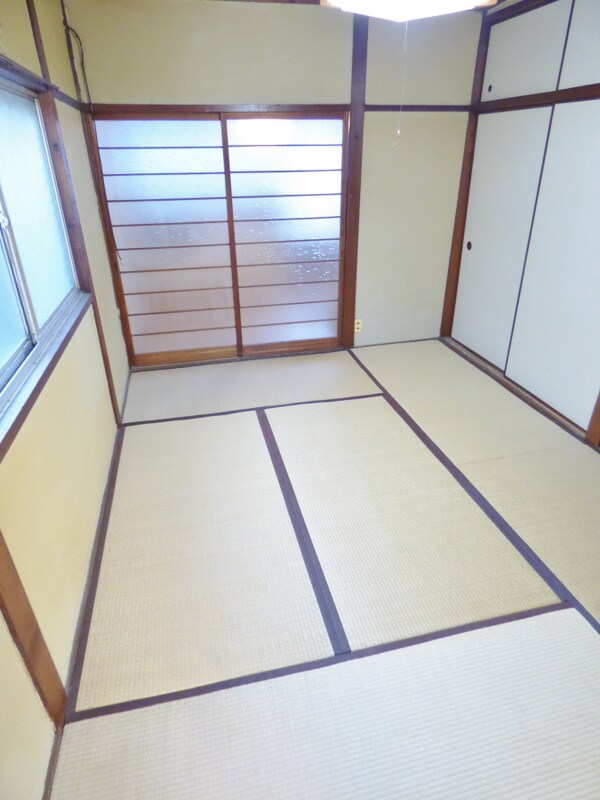 居室(明るい和室６帖)