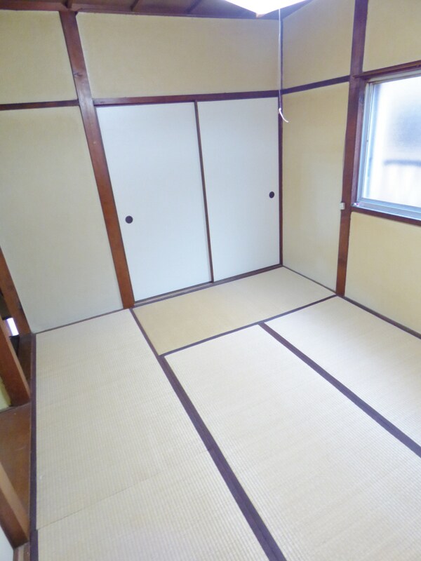 居室(明るい和室６帖)