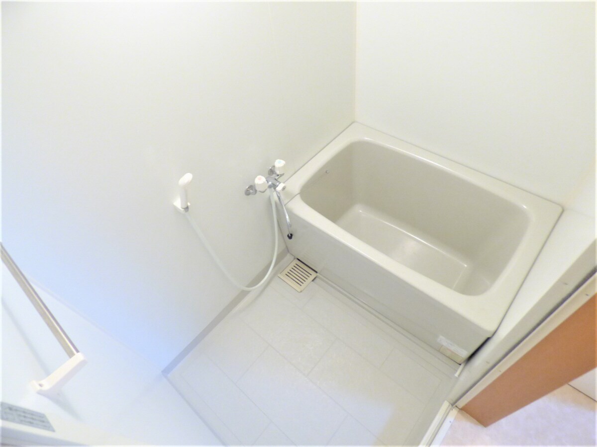 物件内観写真4　(キレイな浴室)