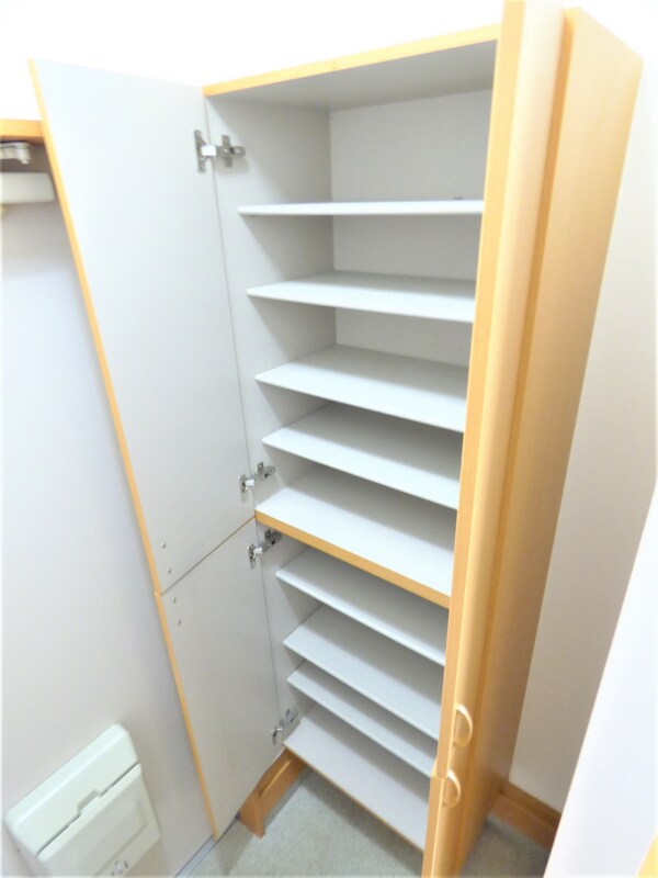 玄関(トールタイプのシューズボックス)