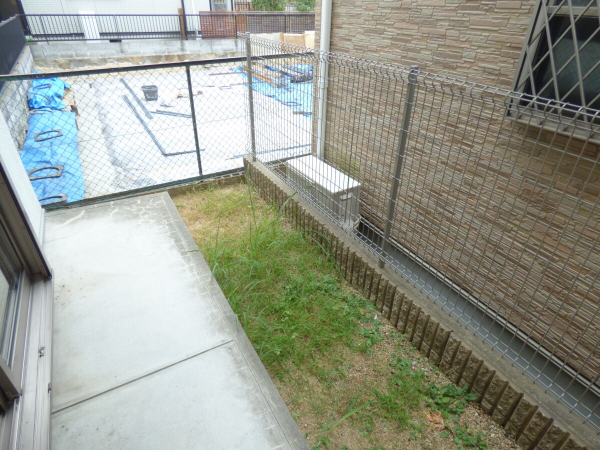 物件内観写真12　(専用庭付)