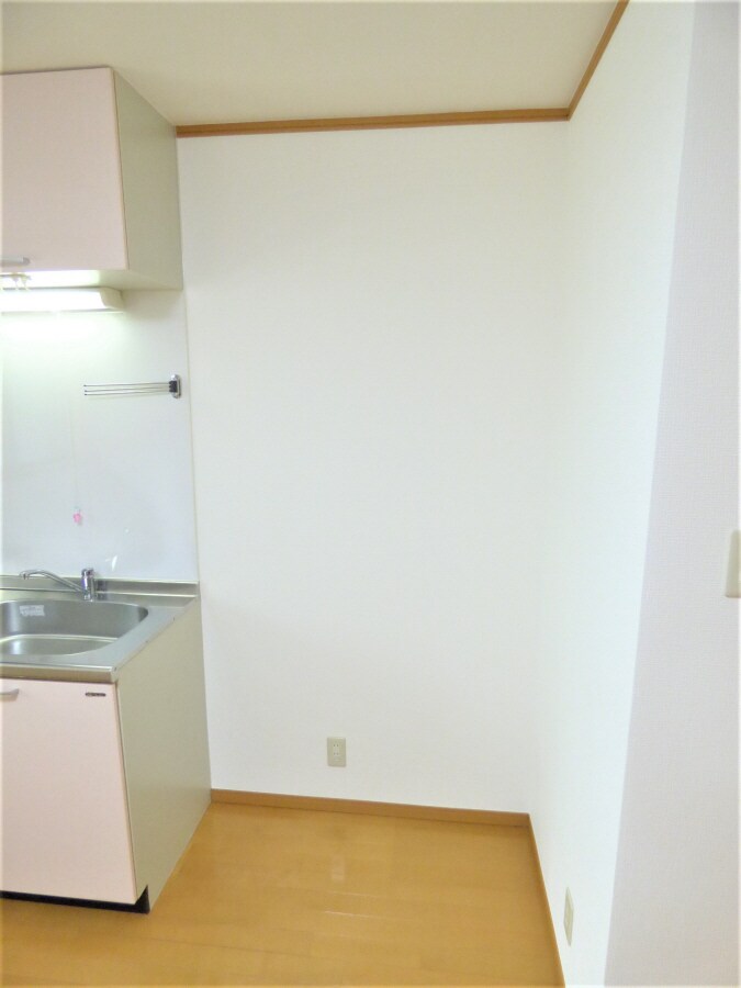 物件内観写真16　(冷蔵庫置場)