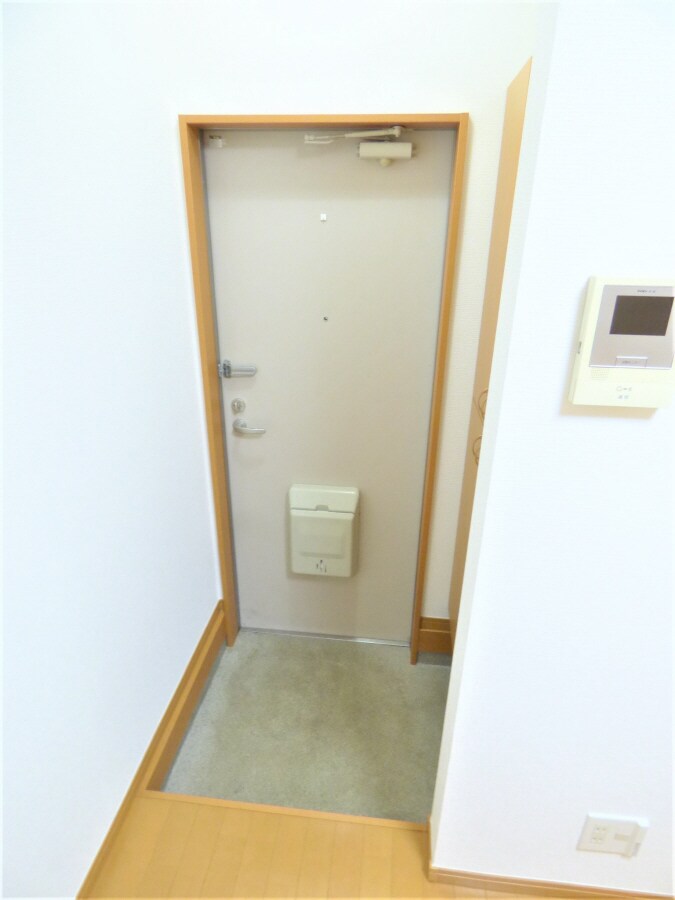 物件内観写真24　(キレイな玄関)
