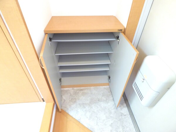 玄関(シューズボックス付)