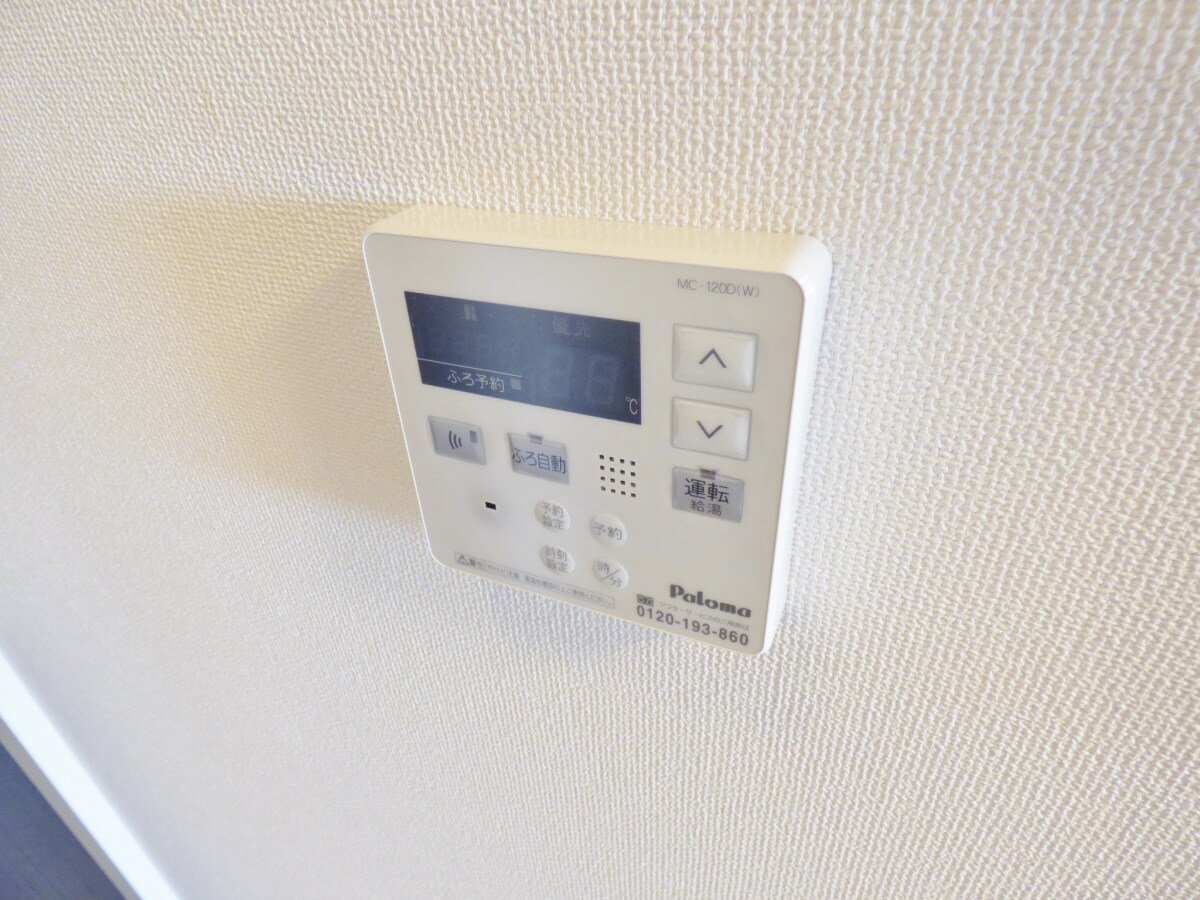 物件内観写真22　(給湯器リモコン)