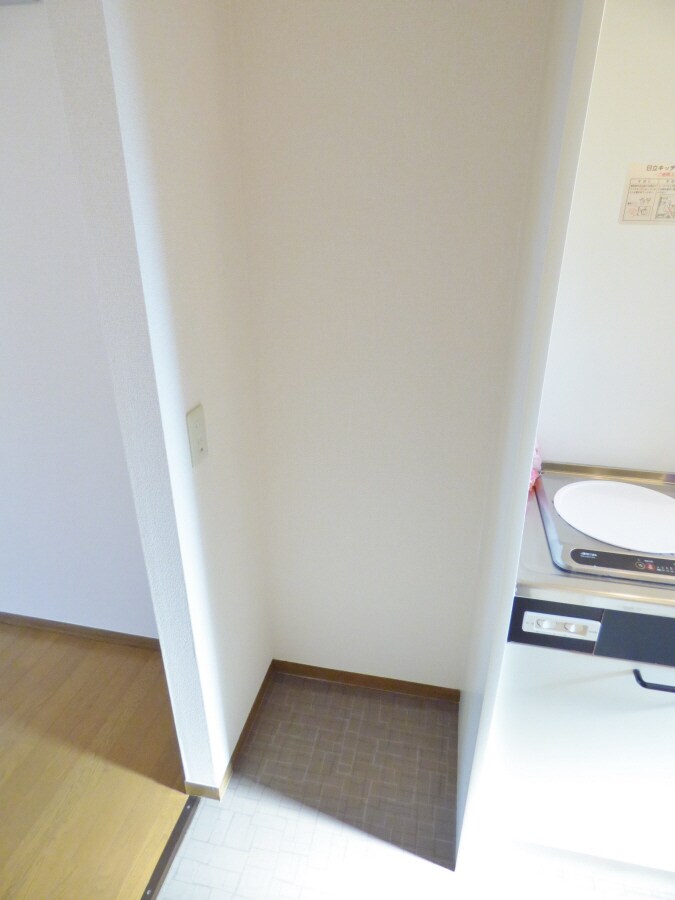 物件内観写真17　(冷蔵庫置場)