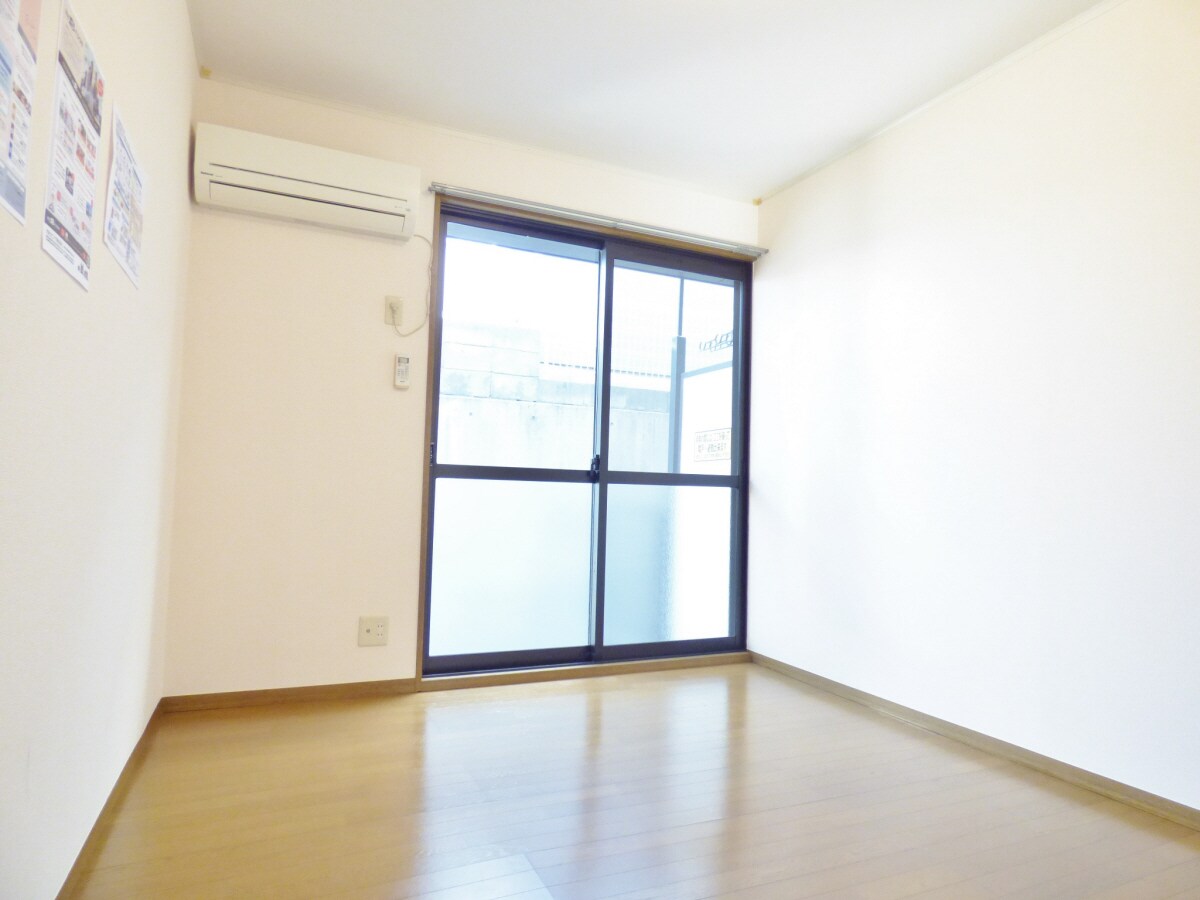 物件内観写真21　(明るい洋室６帖)