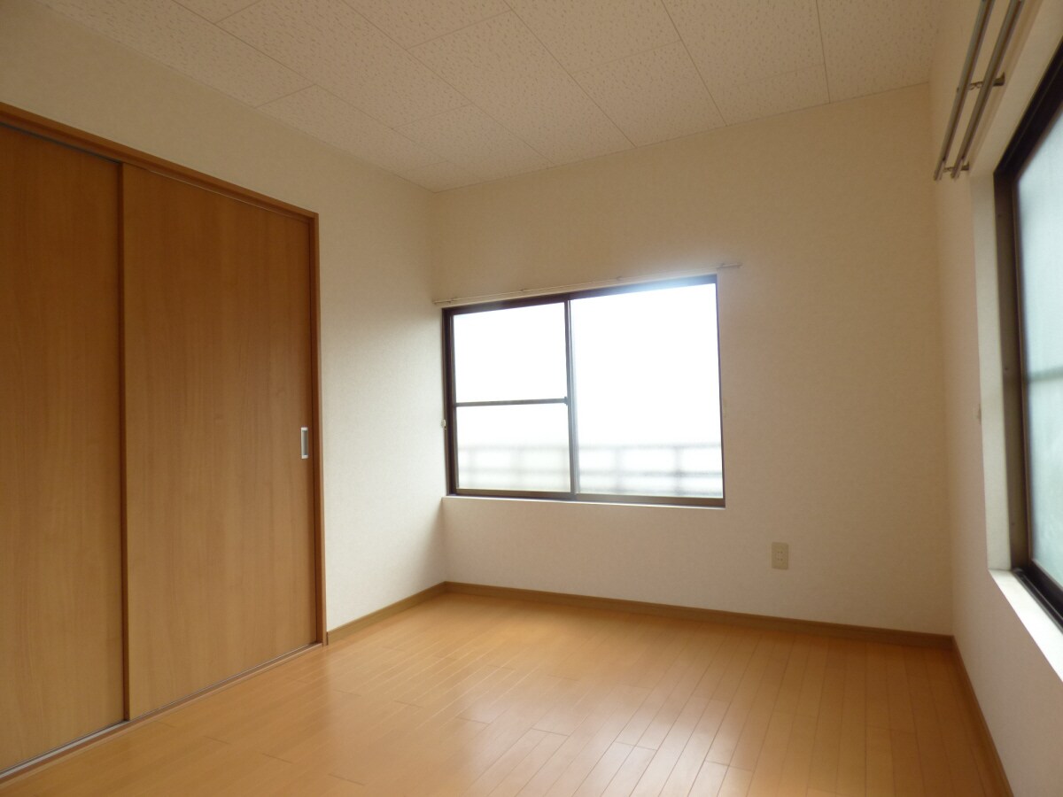 物件内観写真17　(キレイな洋室)