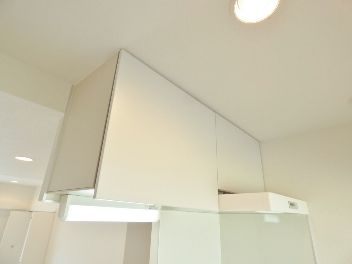 物件内観写真15　(レンジフード＆キッチン収納)