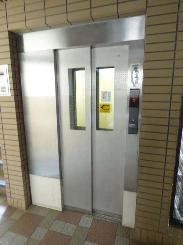 エントランス(エレベーター完備)