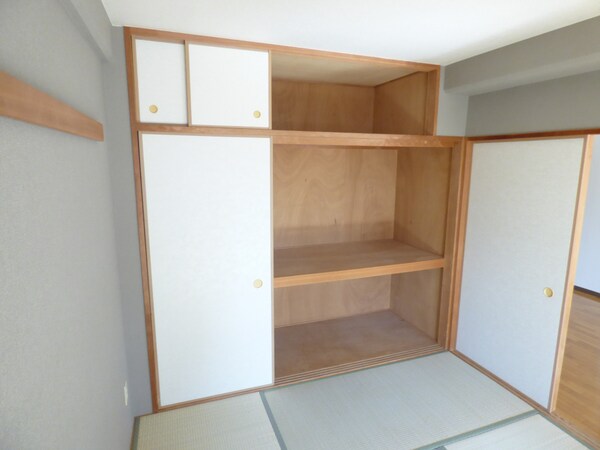 収納(壁一面ある広々とした押入)