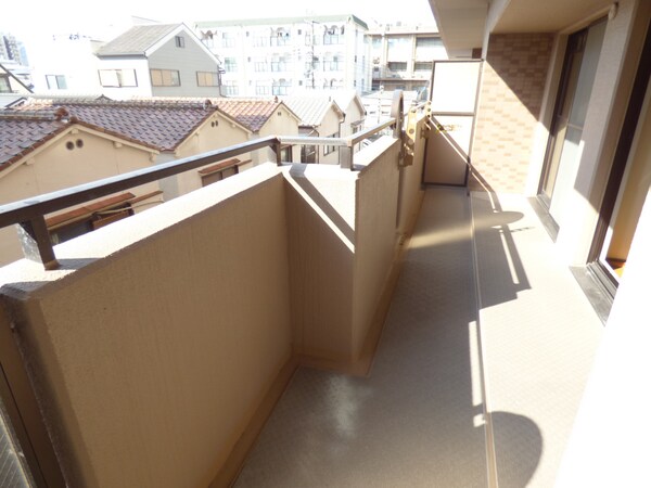 バルコニー・ベランダ(南西向きバルコニーで日当たり良好)