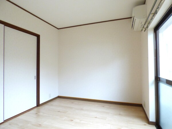 居室(キレイな洋室)