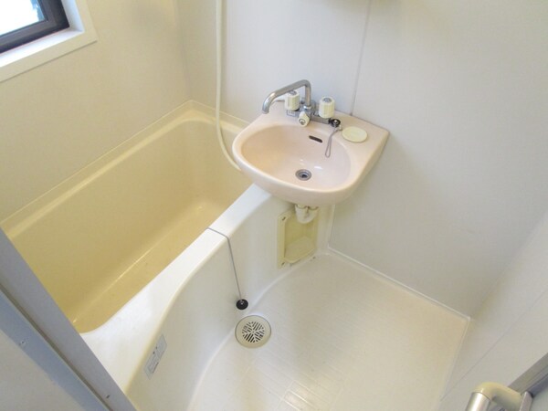 バス／シャワールーム等(窓があり換気のよい浴室)